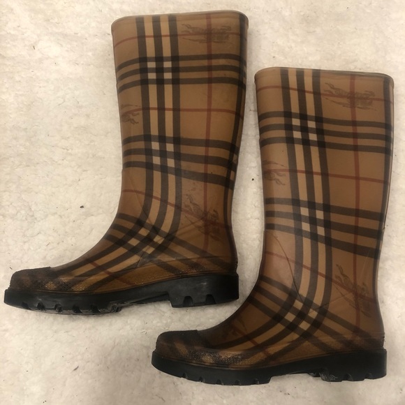Women’s Burberry Rain Boots - Picture 1 of 5